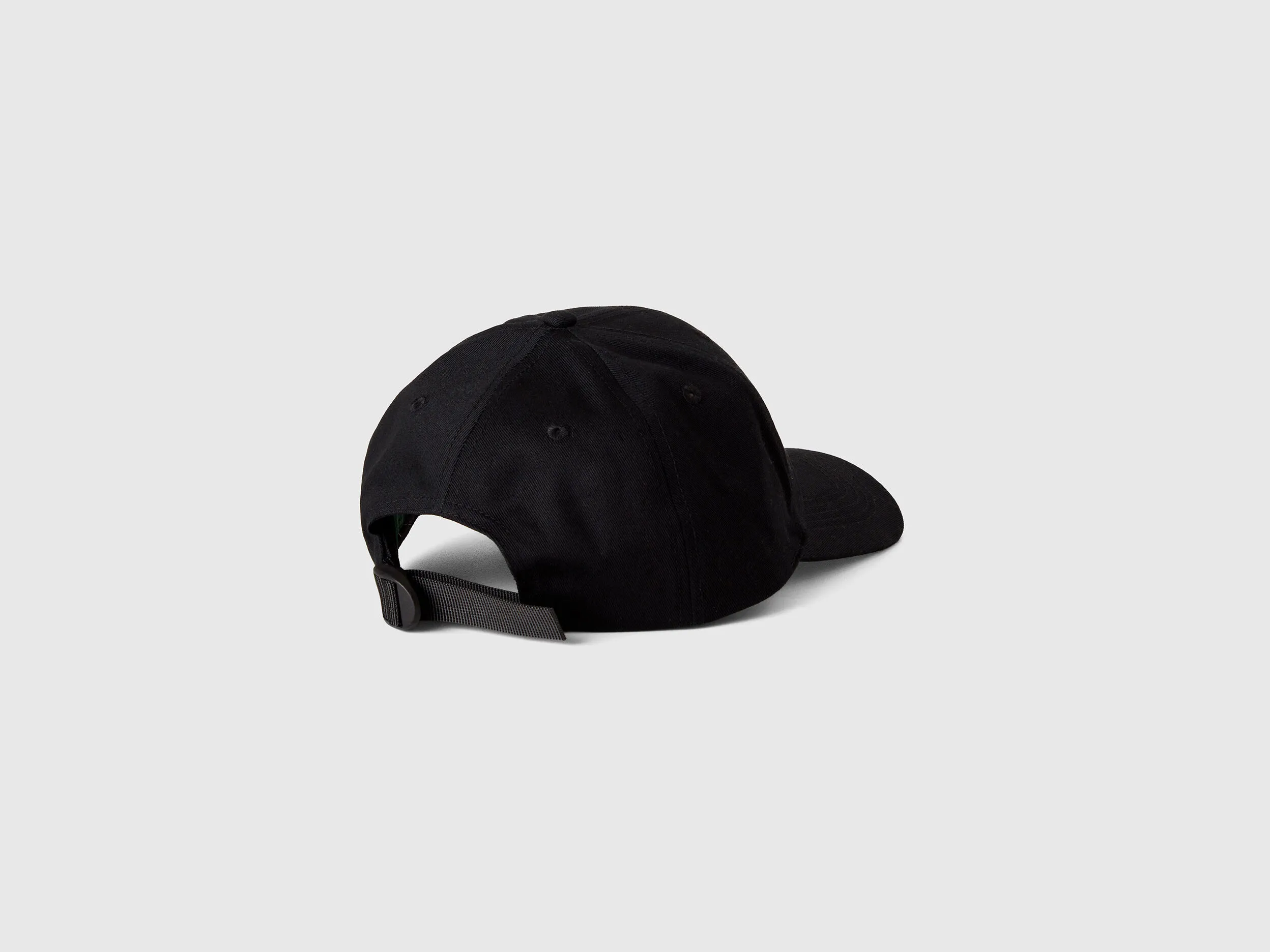 Baseball hat with embroidered logo - Black | Benetton