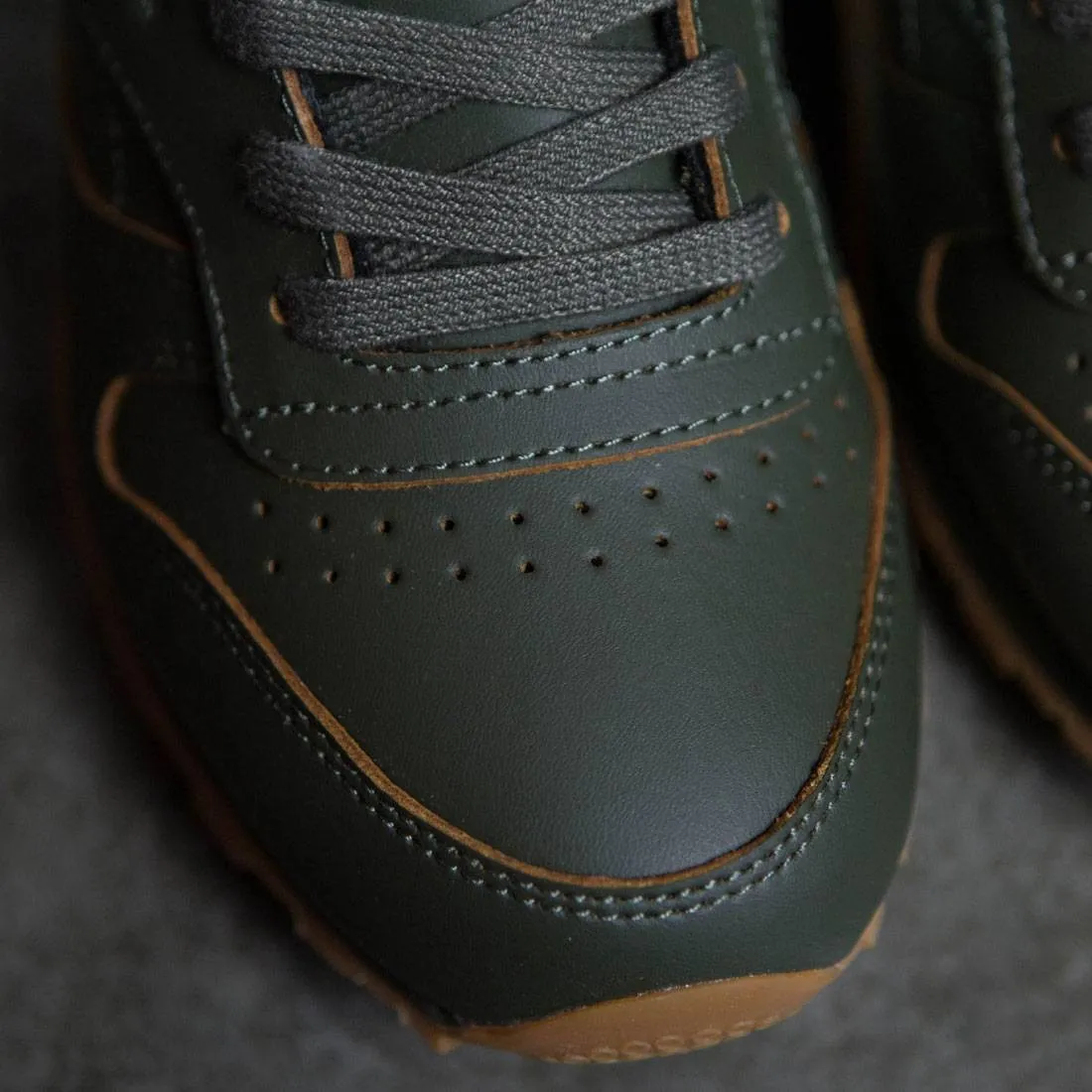 Reebok x Kendrick Lamar Big Kids Classic Leather (olive / olive night / gum)