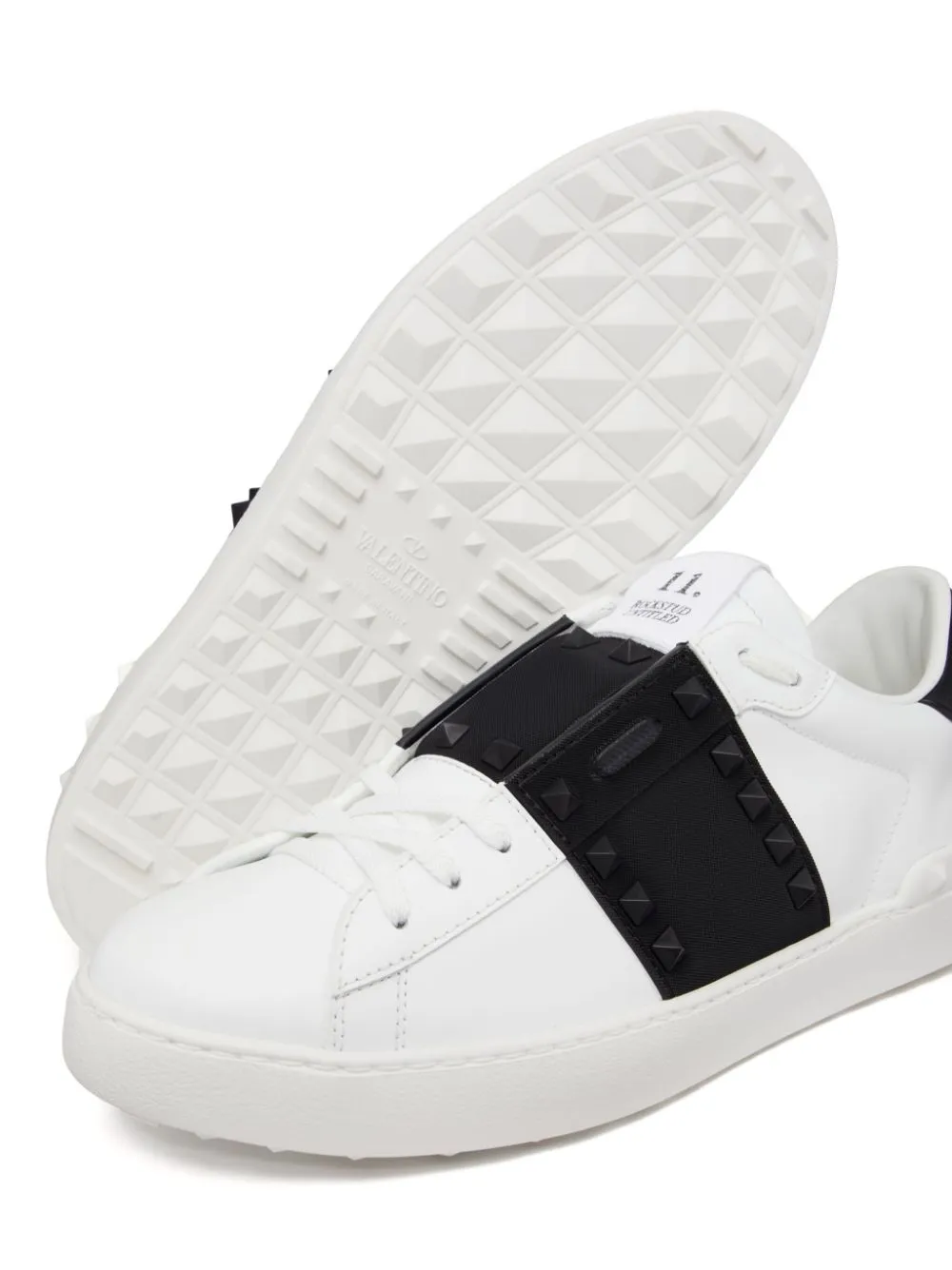 Valentino Garavani    Valentino Garavani Rockstud Untitled Leather Sneakers